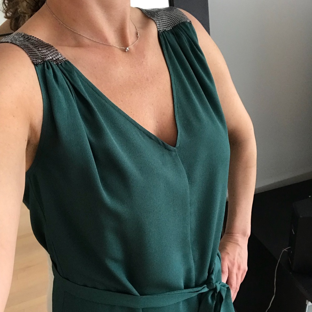 Elegant and trendy jade color top metallic detail